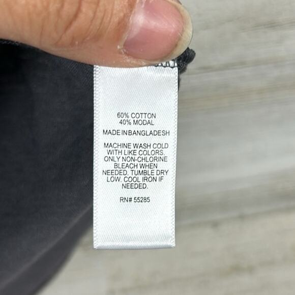 Express Womens XS Dark Gray V-Neck Short Sleeve Lightweight T-Shirt Top NEW - Picture 5 of 6